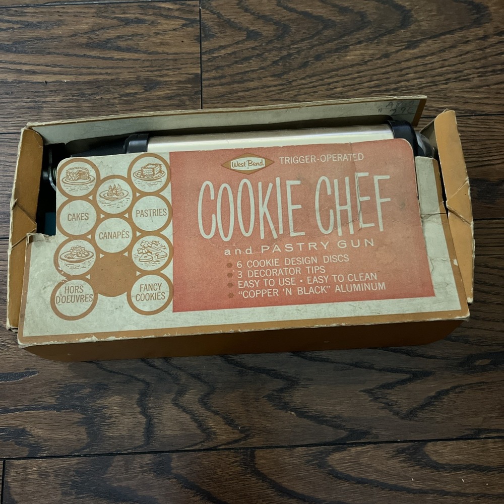 West Bend Cookie Chef And Pastry Gun With Discs And Tips